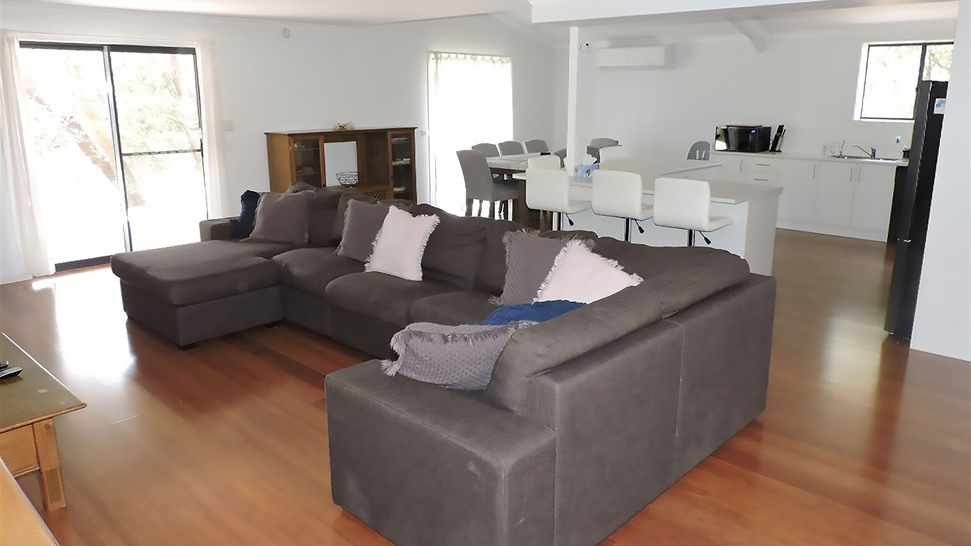 Huge Lounge, Kitchen, Dining